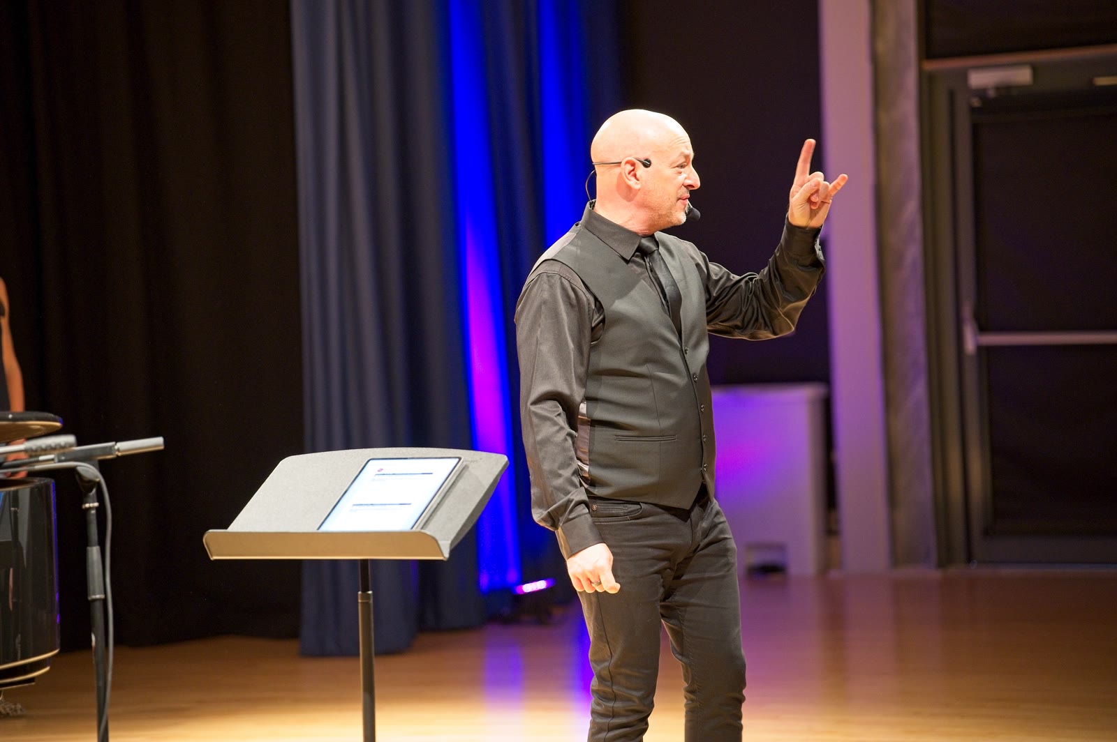 Russell Scott leading a workshop at World Voices Festival in St Albans